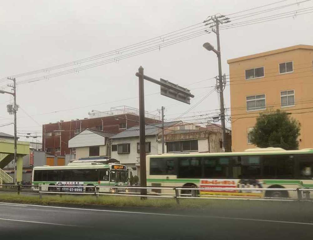 通勤・通学を助ける急行バス